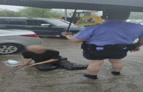 南岗警方暖心救助三名群众