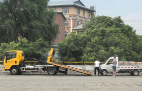 货车“罢工”司机焦急  哈东公安检查站民警及时解难获赞誉