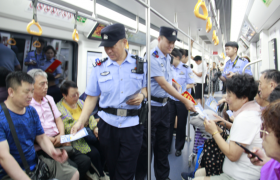 沉浸式宣传 互动式讲解  以法治力量共建无毒家园