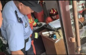 擒蛇记！警民同心速解商铺惊魂一刻