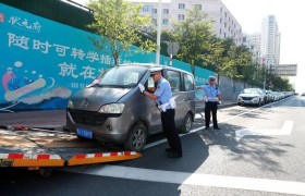 “僵尸车”清障行动  冰城公安为公共空间“腾位”