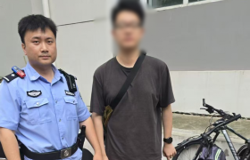 南岗分局民警巡逻中帮助群众寻找自行车民警烈日奔波诠释“小事不小视”