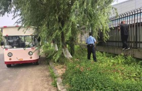 巡逻民警暖心相助 助力充电房车安全“归位”