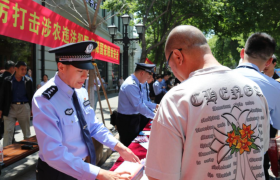 冰城公安：科技利剑守护暑期  “舌尖上的安全”