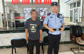 南岗分局民警巡逻中暖心救助两名困难群众 温情服务彰显城市温度