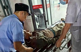 暖心守护！民警及时救助摔倒老人