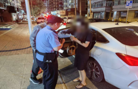 南岗分局巡逻中帮助女子找回“五万包包”