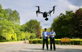 浪花里的安全线：  冰城公安松花江上“练为战”