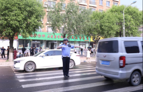 开学季护校进行时！  冰城公安全方位守护师生平安