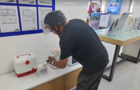 暖心驿站“筑”港湾！鸡西移动公司公司为户外工作者撑起“爱心伞”