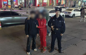 暖心寻回！南岗分局民警巡逻中快速救助认知障碍走失男孩