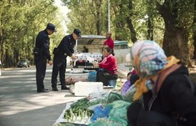 满满安全感！  冰城公安护航农贸市场传递民生温度