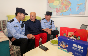 月圆人团圆 警心暖民心  东莱派出所节前慰问送温情