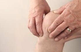 跑步膝盖疼是怎么回事？缺氨糖的情况要留意