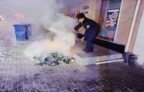 民警及时扑灭火情 确保社区安全