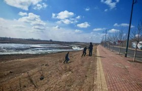 冰融水暖时 “警”护江上安