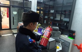 【春雷行动】  从清晨问候到深夜守护  社区民警的一天这样做