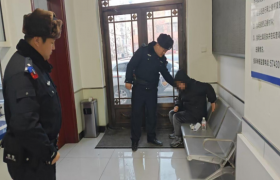 春雷行动：手机故障返家难 巡逻民警助团圆