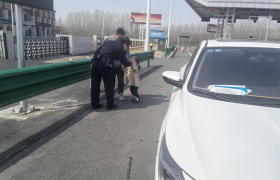 春雷行动护路畅 暖心救助显担当