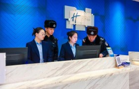 南岗公安分局联合金融机构开展“反信用卡诈骗”商户安全宣讲活动