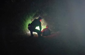 深夜水沟传来“救命”声  民警巡逻发现巧处理