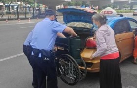 老人就医遇阻碍 民警援手暖人心