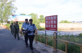 宾县公安双线发力 筑牢暑期安全防护屏障