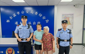 高温天老人迷路街头 民警暖心助其归家