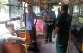 公交车上乘客昏迷！多亏了他们……