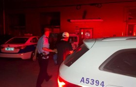 老人外出身体不适 民警暖心护送回家