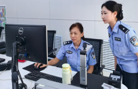 方寸之间有温度：师徒传承  户籍窗口守护民生“小事”