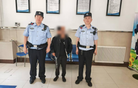 南岗分局民警巡逻中救助两名外地务工困难群众