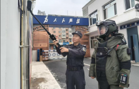 排爆线上的“师”与“徒”：  一场从敬畏到超越的接力