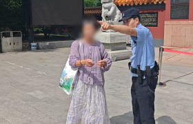 南岗公安巡逻中“路标式”服务：从景区到校园传递城市温暖