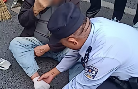 南岗分局民警巡逻中暖心救助老人彰显为民情怀