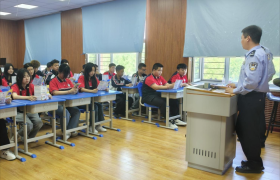 警心护苗暖校园！冰城公安开展“尔滨爱你·强国有我”主题活动