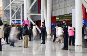 风雪难挡热情 冰城公安共奏“平安乐章”