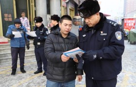 寒江砺剑护安澜 警徽闪耀守民安