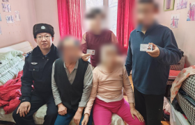 南岗分局民警巡逻中暖民心：上门办理证件解难题 服务零距离彰显为民情怀