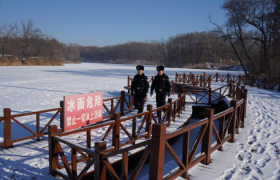 冰城公安多维宣讲 筑牢冬季冰面“安全堤”