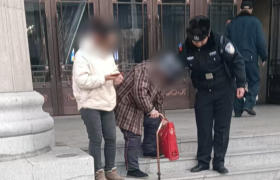 南岗公安分局民警巡逻中帮助走失跌倒老人 暖心守护诠释为民初心