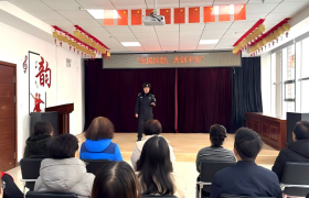 冰城公安深入开展反恐宣传活动