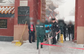 南岗分局民警巡逻中暖心救助摔伤外地游客