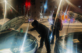 便民！南岗分局民警巡逻中帮车主启动馈电车辆