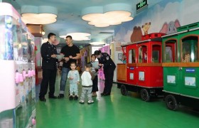 “小手拉大手”香坊公安多维宣传 共筑文明安全佳节防线