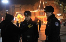 冰城护游绘平安 警徽闪耀暖冬行