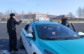 南岗分局民警巡逻中暖心助力 为外地游客、迷路男孩排忧解难