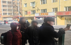 暖心指引助畅游 南岗民警巡逻中为外地游客添温情