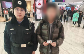 拾金不昧显担当 南岗民警巡逻中接连归还遗失物品