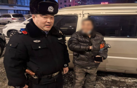 冰城寒意浓 警心暖民心 南岗民警巡逻中救助故障车辆